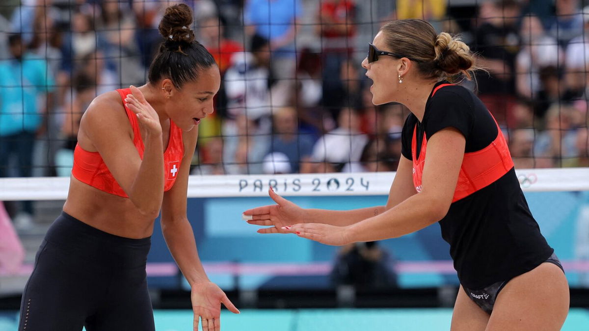 Switzerland defeats China in women's beach volleyball