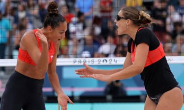 Switzerland defeats China in women's beach volleyball