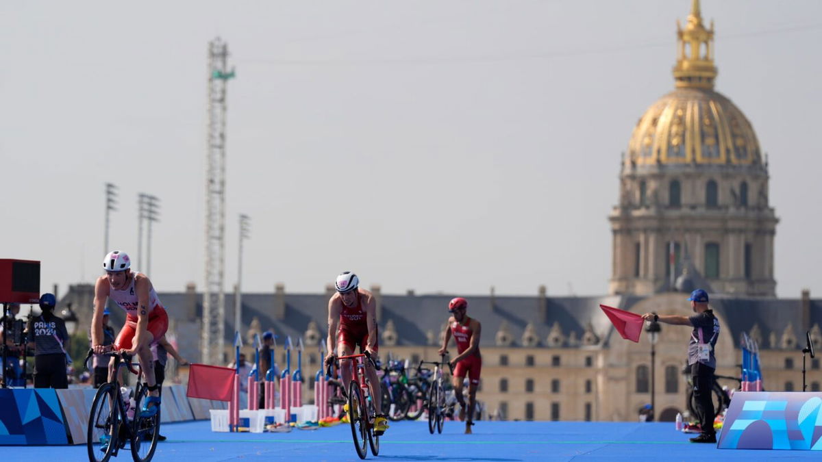 The cycling leg of the men's triathlon at the 2024 Paris Olympics