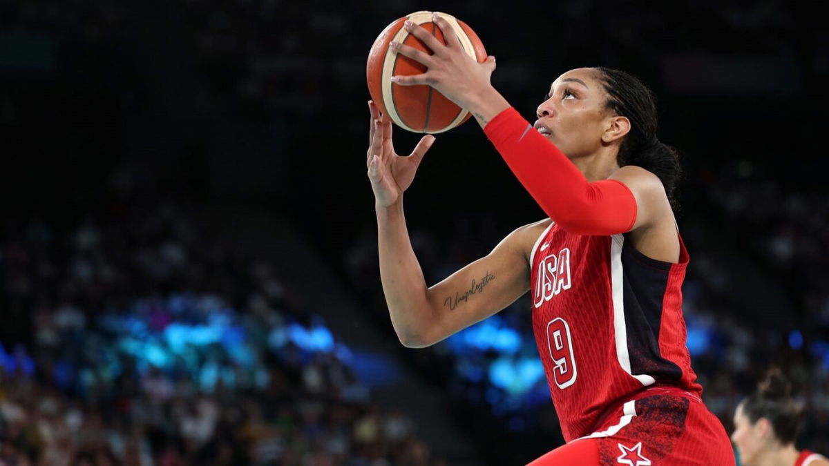 A'ja Wilson goes up for layup vs. Nigeria