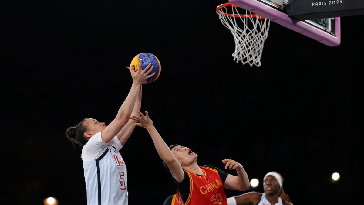 Dearica Hamby grabs rebound vs. China