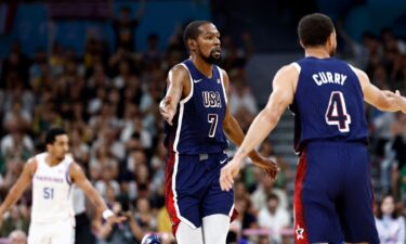 Kevin Durant and Steph Curry high-five vs. Puerto Rico