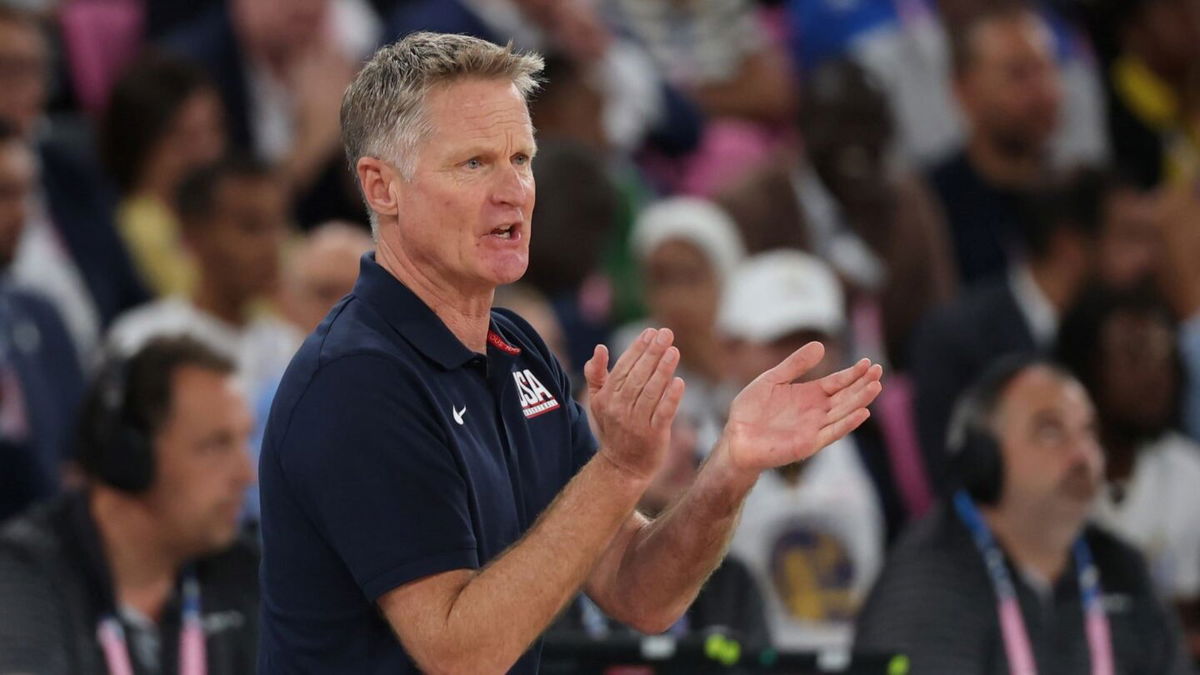 Steve Kerr claps during U.S. game vs. France