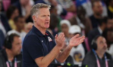 Steve Kerr claps during U.S. game vs. France