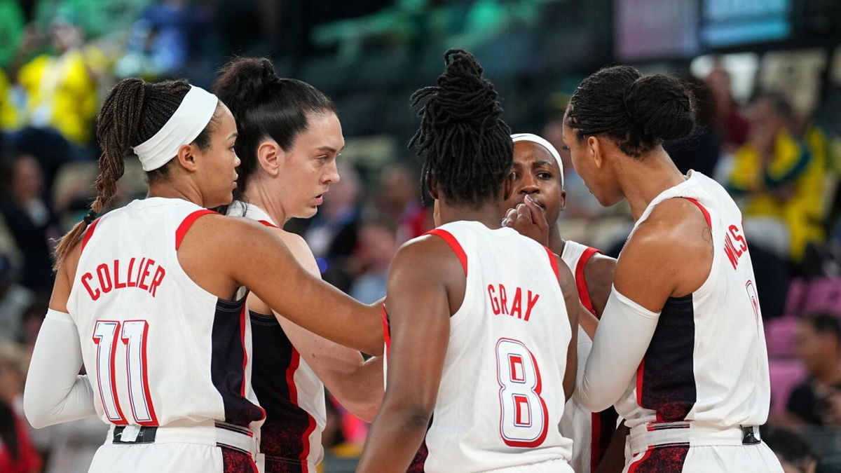 U.S. starting lineup huddles before game vs. Australia