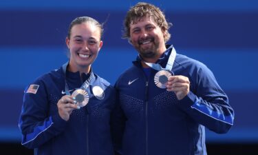 Team USA's Casey Kaufhold and Brady Ellison pose with bronze medals