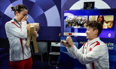 Liu Yuchen of China proposes to his partner Huang Yaqiong