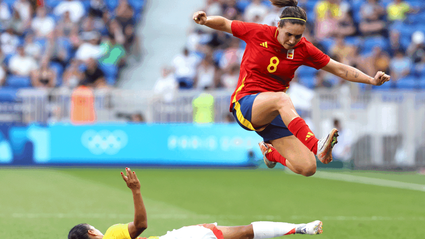 Mariona Caldentey of Spain (red shirt) jumps over Carolina Arias (yellow) of Colombia