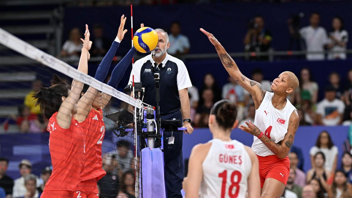 Zehra Gunes and Melissa Teresa Vargas in action during the volleyball women's quarter-final match between China and Turkiye