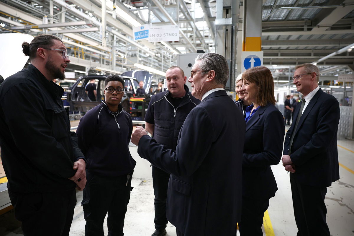 <i>Adam Vaughan/EPA-EFE/Shutterstock via CNN Newsource</i><br/>British Prime Minister Keir Starmer (C) and Chancellor of the Exchequer Rachel Reeves (C-R) talk to workers during their visit at the Jaguar Land Rover factory in Solihull