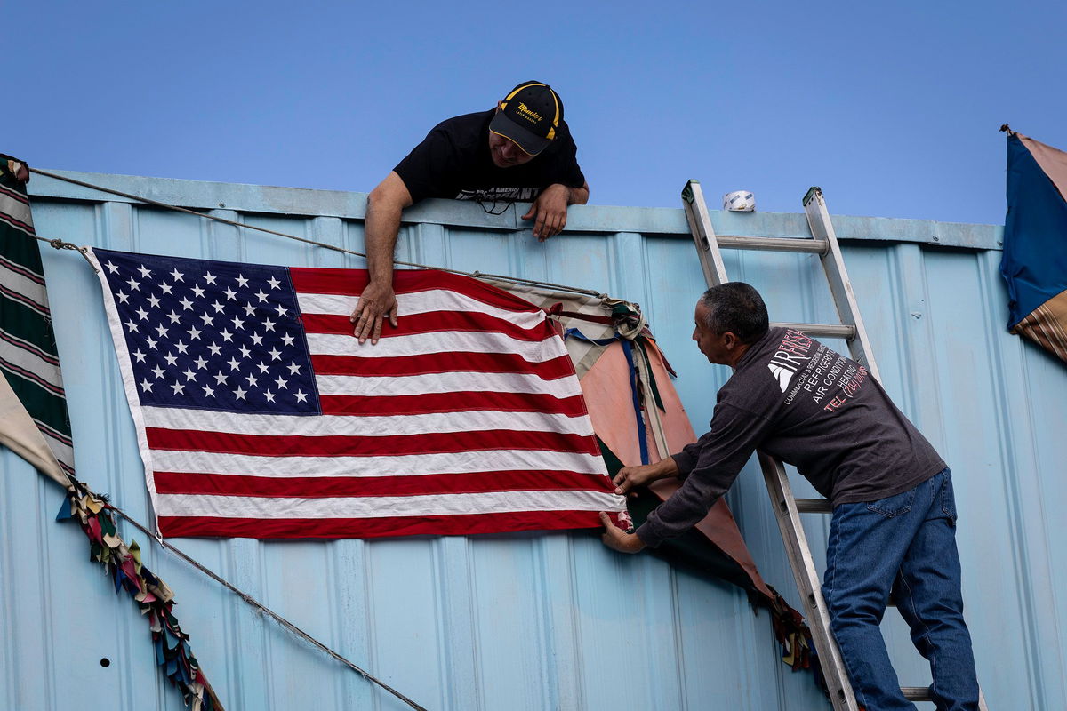 Trainees simulate an immigration arrest